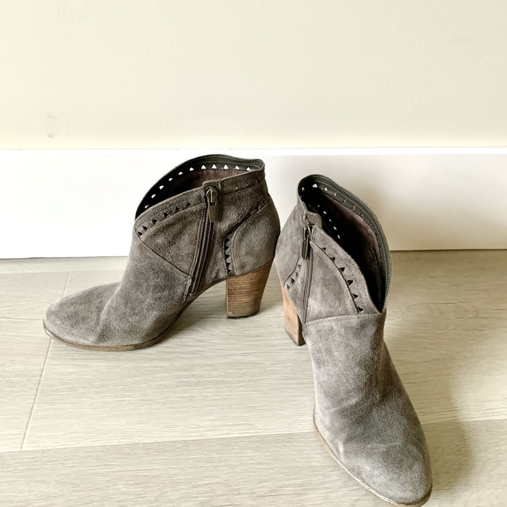 Vince Camuto Fritan Leather Ankle Booties Size 8.5